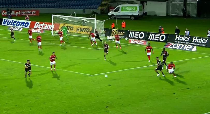 Santa Clara sofre primeira derrota frente ao Benfica