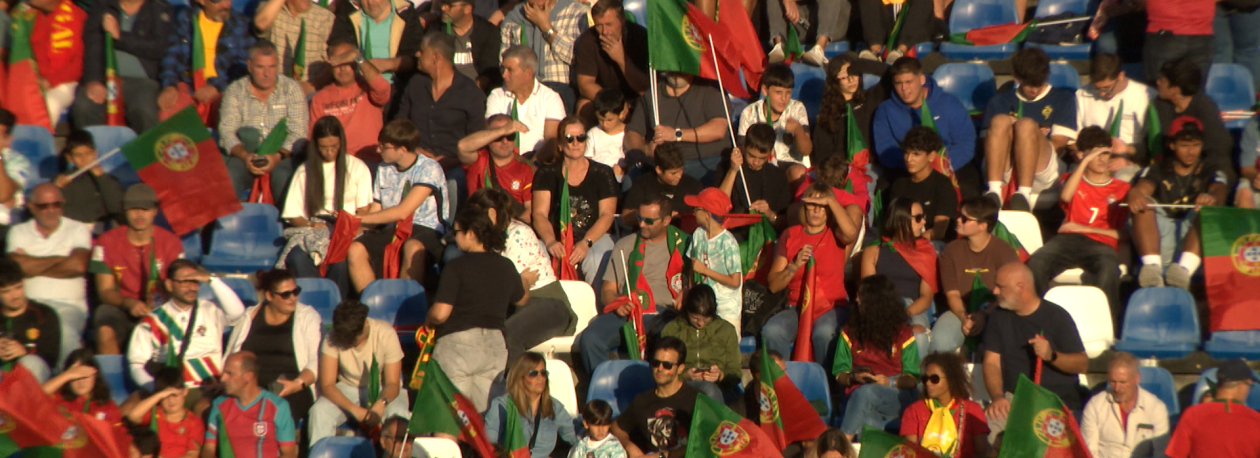 Imagem de Perto de 10 mil pessoas assistiram ao jogo entre Portugal e Gibraltar no Estádio de São Miguel