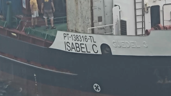 Navio Isabel C atracou hoje no Porto da Casa na ilha do Corvo