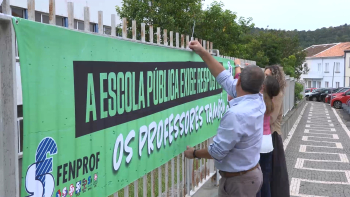 Professores saem à rua para exigir a valorização da carreira e respostas para escola pública