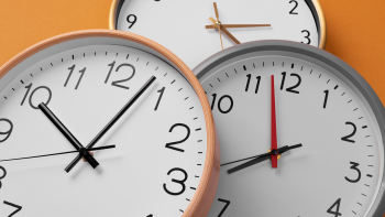 Relógios atrasam uma hora na madrugada de domingo