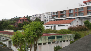 Antigo Centro de Saúde Horta: Impasse na assinatura do contrato de cedência à APADIF