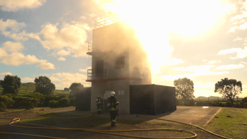Bombeiros têm nova torre de treino para aperfeiçoar combate a incêndios e resgates